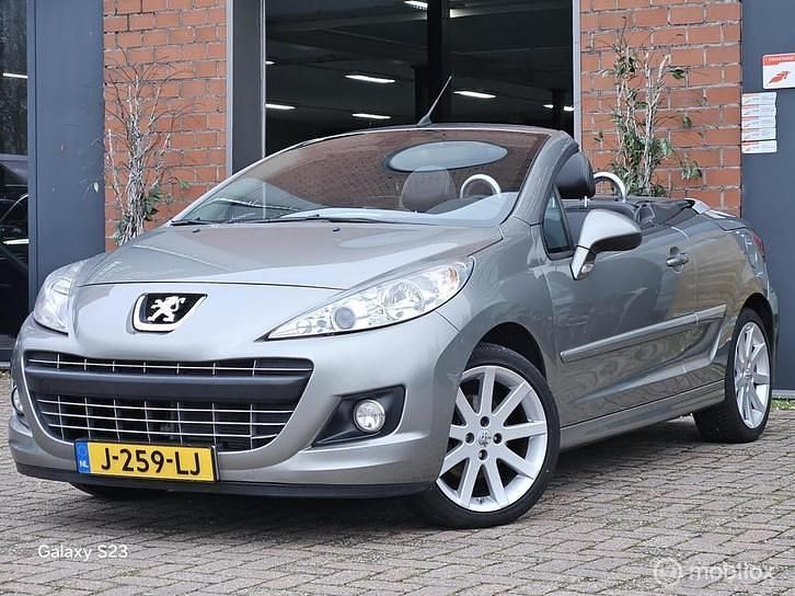 Grijs Gebruikt 2010 Peugeot 207 CC Roland Garros Cabriolet | € 2.999 (Goede deal) - Afbeelding 1/4