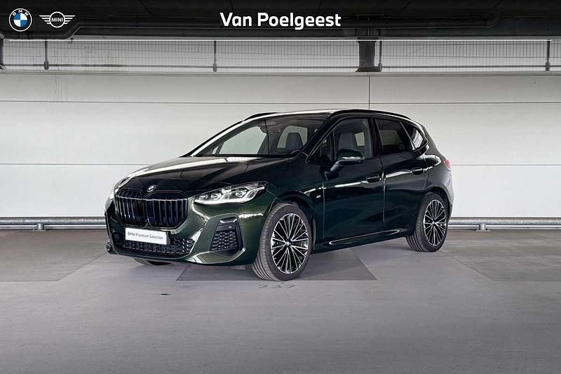 Groen, metallic lak Gebruikt 2024 BMW 218 Active Tourer Executive MPV | € 44.500 - Afbeelding 1/4