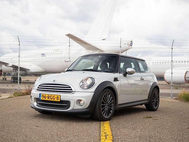 Zilver Gebruikt 2011 Mini Cooper Hatchback | € 8.500 (Goede deal) - Afbeelding 1/4