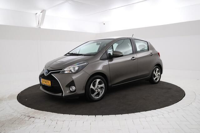 Grijs, metallic lak Gebruikt 2016 Toyota Yaris Trend Hatchback | € 9.995 (Eerlijke prijs) - Afbeelding 1/4