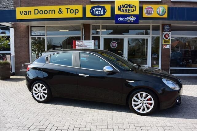 Zwart Gebruikt 2014 Alfa Romeo Giulietta Distinctive Hatchback | € 13.945 - Afbeelding 1/4