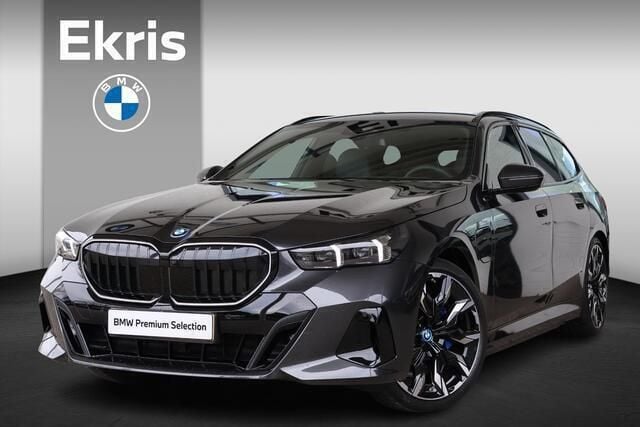Grijs Gebruikt 2025 BMW 530e M Sport Stationwagen | € 82.950 - Afbeelding 1/4