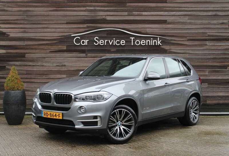 Grijs, metallic lak Gebruikt 2017 BMW X5 Executive SUV | € 39.950 (Eerlijke prijs) - Afbeelding 1/4