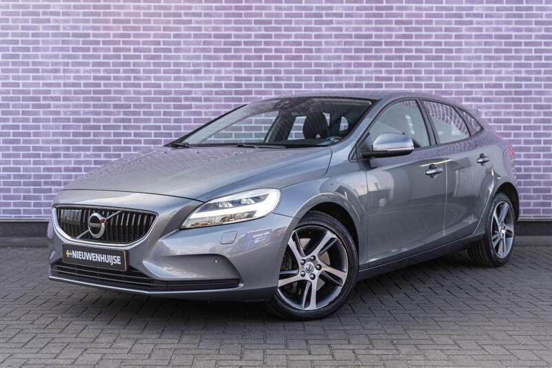 Grijs Gebruikt 2018 Volvo V40 Inscription Stationwagen | € 18.399 (Eerlijke prijs) - Afbeelding 1/4