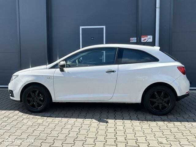 Wit Gebruikt 2010 Seat Ibiza SC Hatchback | € 1.949 (Eerlijke prijs) - Afbeelding 1/4