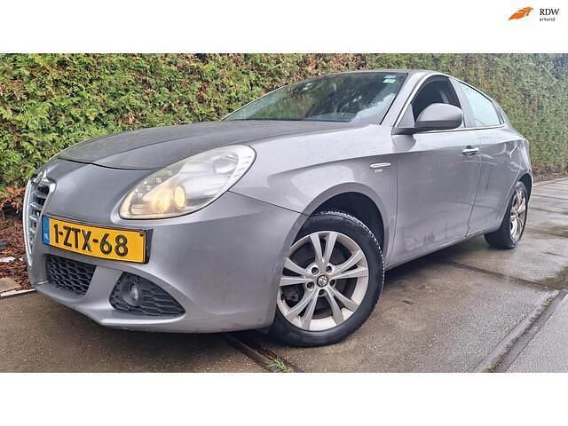 Grijs Gebruikt 2011 Alfa Romeo Giulietta Distinctive Hatchback | € 2.700 (Goede deal) - Afbeelding 1/4