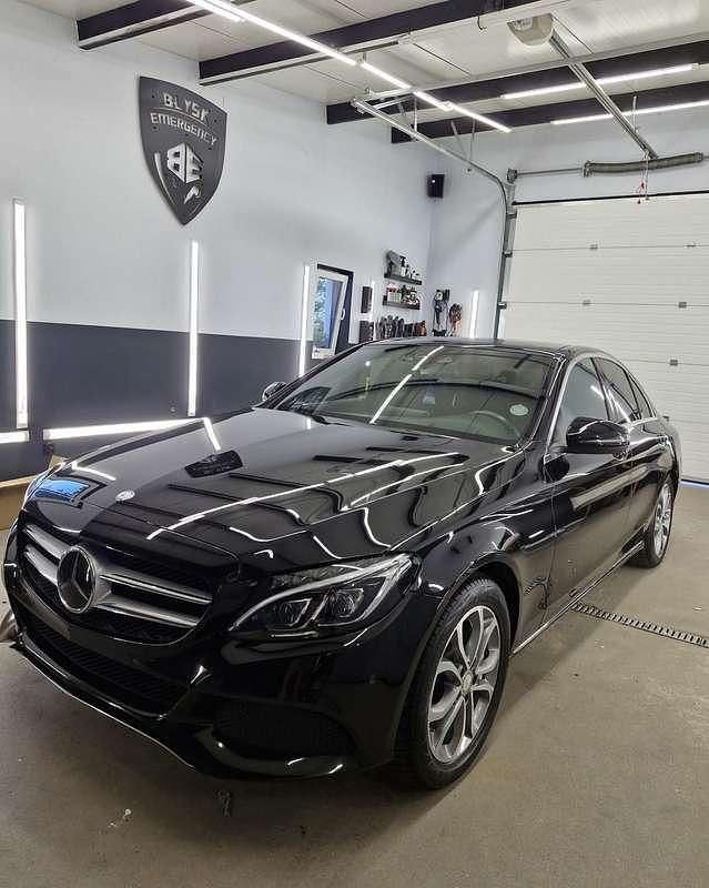 Zwart Gebruikt 2015 Mercedes C350e Exclusive Sedan | € 17.000 (Eerlijke prijs) - Afbeelding 1/4