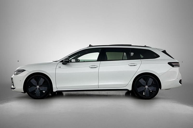 Nieuw VW Passat Business 150 PK (110 kW) 2025 Wit Stationwagen