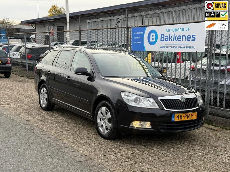 Zwart Gebruikt 2011 Skoda Octavia Elegance Stationwagen | € 4.495 (Goede deal) - Afbeelding 1/3