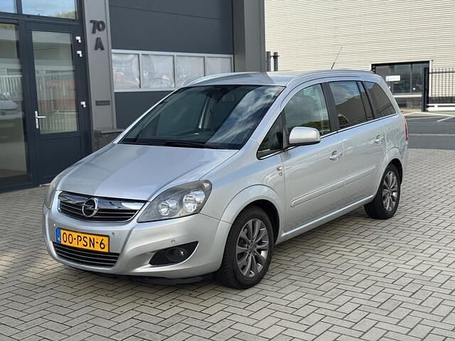 Grijs Gebruikt 2011 Opel Zafira Edition MPV | € 3.750 (Goede deal) - Afbeelding 1/4