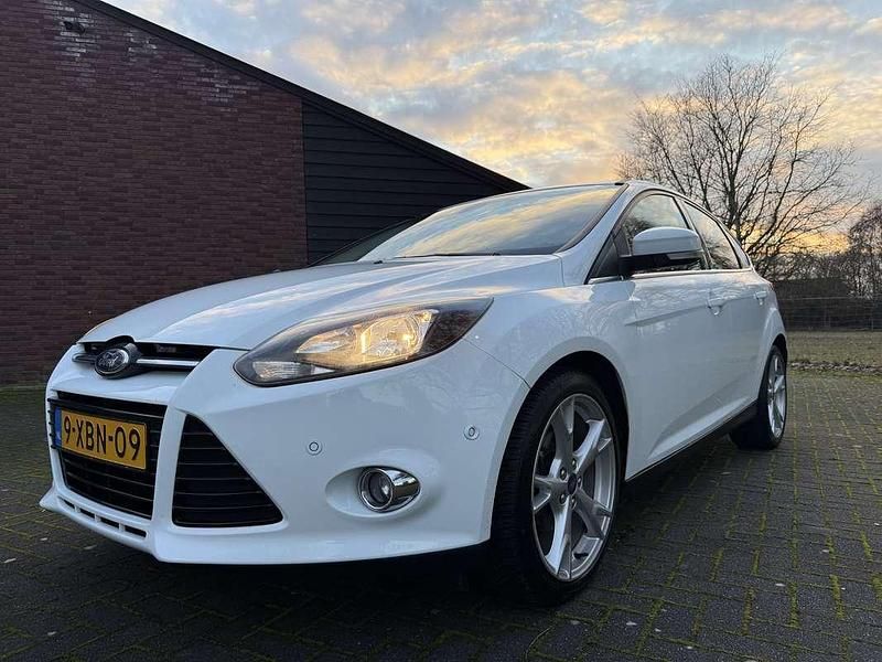 Wit Occasion 2014 Ford Focus Hatchback | € 5.500 (Eerlijke prijs) - Afbeelding 1/4