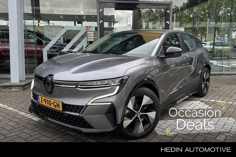 Grijs Occasion 2024 Renault Mégane IV Evolution Hatchback | € 29.590 - Afbeelding 1/4
