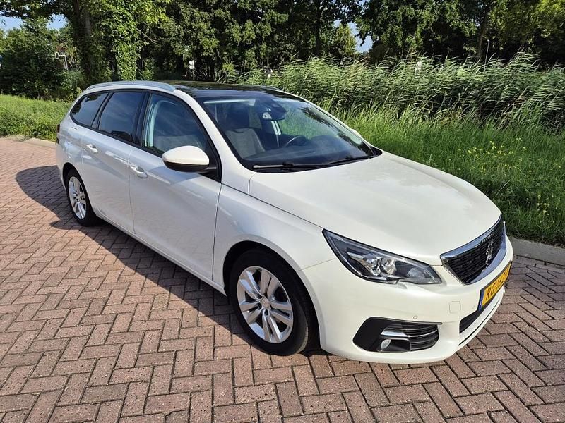 Wit Gebruikt 2017 Peugeot 308 Stationwagen | € 9.690 (Eerlijke prijs) - Afbeelding 1/4