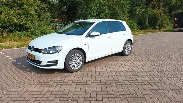 Wit Gebruikt 2014 VW Golf VII Cup Hatchback | € 6.999 (Goede deal) - Afbeelding 1/4
