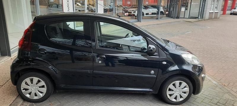 Occasion Peugeot 107 Envy 68 PK (50 kW) 2014 Zwart Hatchback