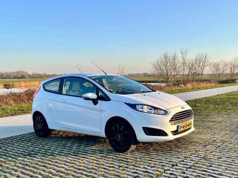 Wit Gebruikt 2013 Ford Fiesta Hatchback | € 5.600 (Eerlijke prijs) - Afbeelding 1/4
