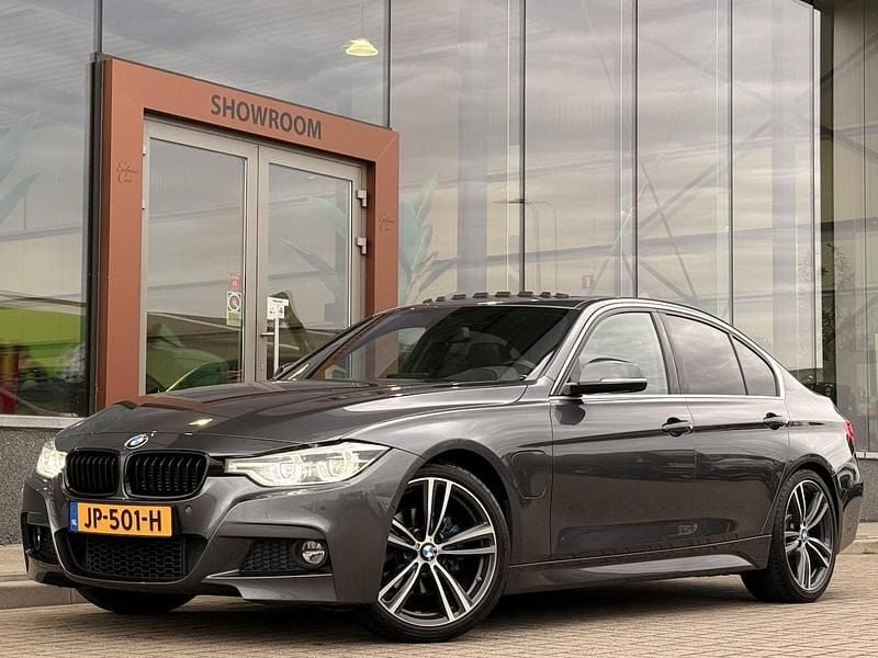 Sedan Gebruikt 2016 BMW 330e M Sport Sedan | € 19.450 (Eerlijke prijs) - Afbeelding 1/4