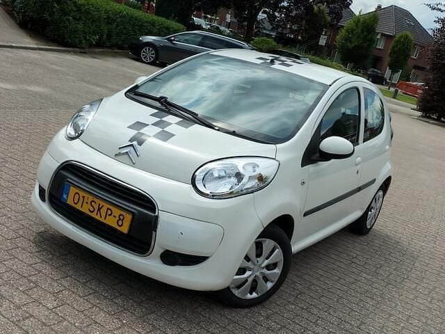 Wit Gebruikt 2011 Citroën C1 SELECTION Hatchback | € 2.399 (Eerlijke prijs) - Afbeelding 1/4
