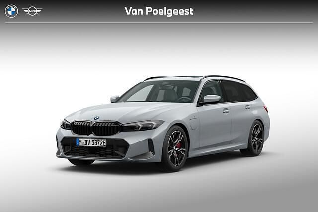 Grijs Nieuw 2025 BMW 330 Comfort Edition Stationwagen | € 71.072 - Afbeelding 1/4