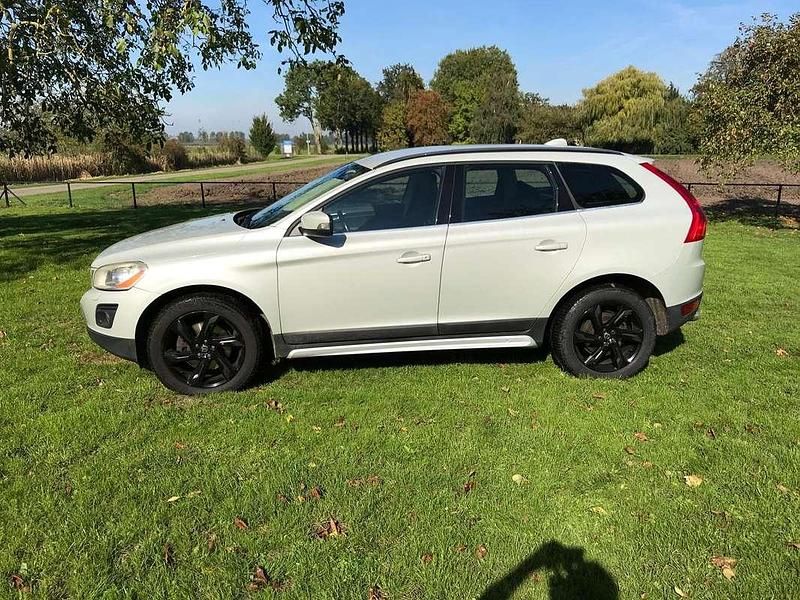 Zilver Gebruikt 2009 Volvo XC60 Momentum SUV | € 13.500 (Eerlijke prijs) - Afbeelding 1/4