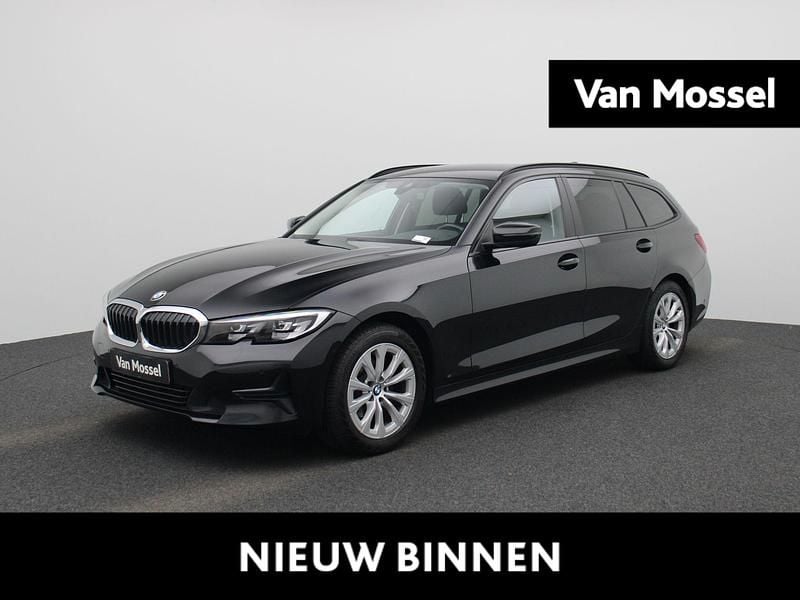 Zwart, metallic lak Gebruikt 2021 BMW 318 Executive Stationwagen | € 25.900 (Goede deal) - Afbeelding 1/4