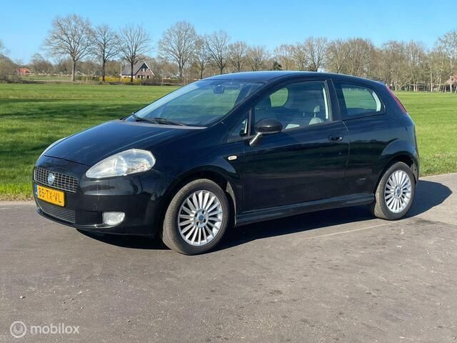 Zwart Gebruikt 2007 Fiat Grande Punto Dynamic Hatchback | € 1.450 (Eerlijke prijs) - Afbeelding 1/4