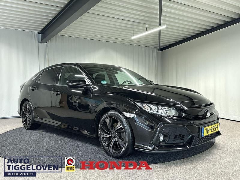 Zwart Occasion 2018 Honda Civic Elegance Hatchback | € 16.595 (Eerlijke prijs) - Afbeelding 1/4
