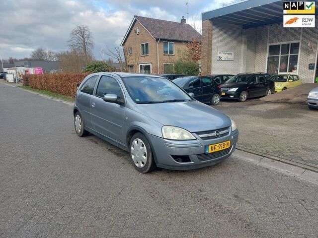 Grijs Gebruikt 2005 Opel Corsa Essentia Hatchback | € 799 (Eerlijke prijs) - Afbeelding 1/4