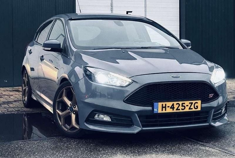 Occasion 2015 Ford Focus ST Sedan | € 12.900 (Goede deal) - Afbeelding 1/4