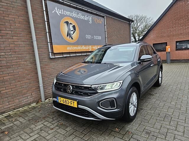 Grijs (metallic) Gebruikt 2023 VW T-Roc Business SUV | € 26.995 (Super prijs) - Afbeelding 1/4