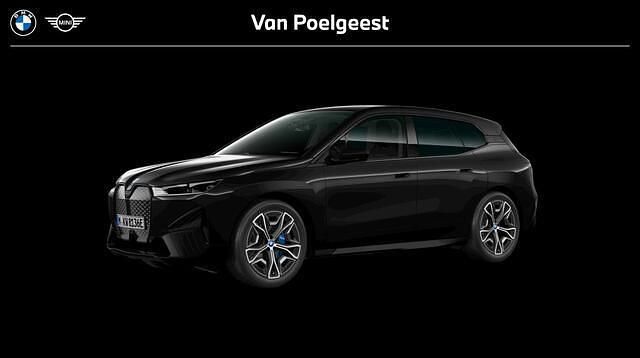 Saphirschwarz metallic (zwart metallic) Gebruikt 2022 BMW iX Comfort Edition SUV | € 44.900 (Goede deal) - Afbeelding 1/4