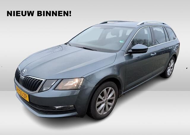 Grijs Occasion 2020 Skoda Octavia Business Line Stationwagen | € 14.950 (Goede deal) - Afbeelding 1/3
