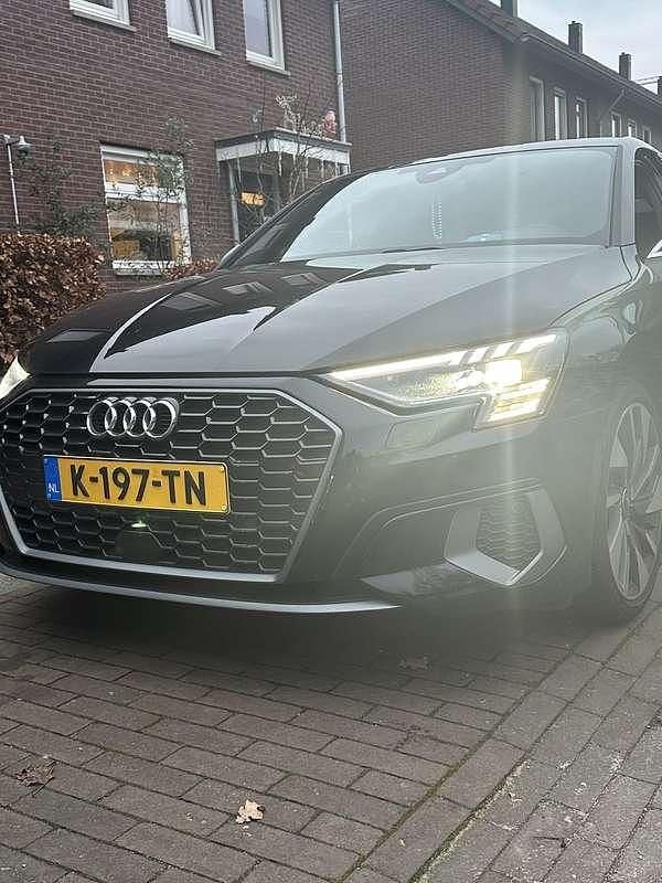 Zwart Gebruikt 2021 Audi A3 Edition .1 Hatchback | € 23.500 (Super prijs) - Afbeelding 1/4