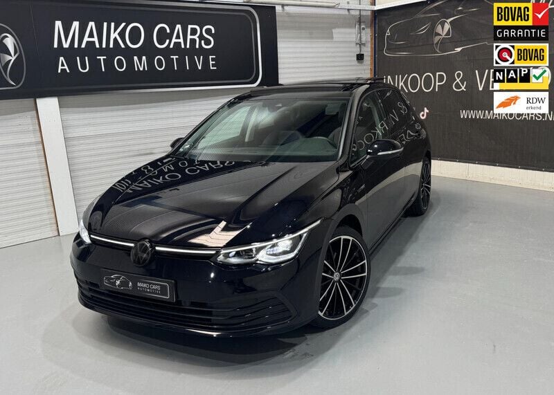Zwart Gebruikt 2023 VW Golf VIII Style Hatchback | € 30.995 (Eerlijke prijs) - Afbeelding 1/4