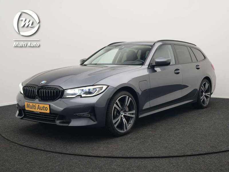 Grijs Gebruikt 2021 BMW 330e Sport Line Stationwagen | € 30.840 (Eerlijke prijs) - Afbeelding 1/4