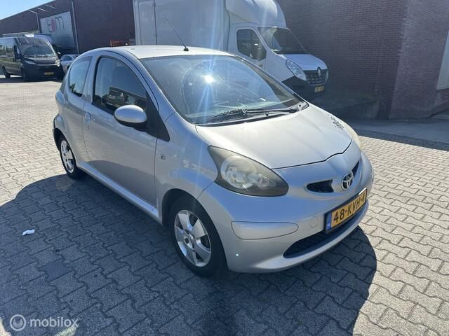 Occasion Toyota Aygo Sport 68 PK (50 kW) 2006 Grijs Hatchback