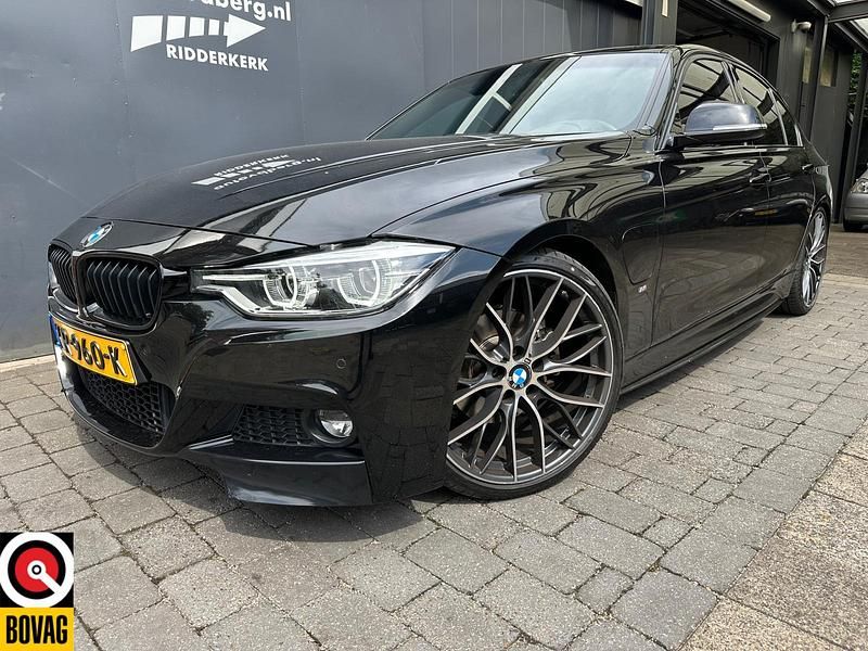 Zwart Gebruikt 2016 BMW 330e Executive Sedan | € 22.900 - Afbeelding 1/4