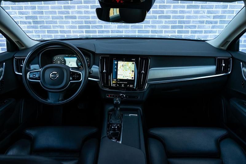 Occasion Volvo V90 Momentum 2018 Zwart Stationwagen