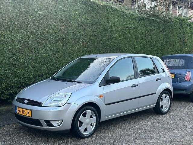 Occasion Ford Fiesta 80 PK (58 kW) 2002 Grijs (metallic) Hatchback