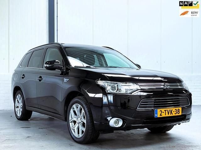 Zwart Occasion 2014 Mitsubishi Outlander Instyle SUV | € 10.950 (Eerlijke prijs) - Afbeelding 1/4