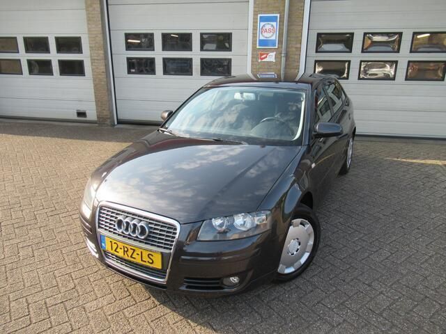 Grijs Gebruikt 2005 Audi A3 Sportback Attraction Hatchback | € 2.650 (Eerlijke prijs) - Afbeelding 1/4