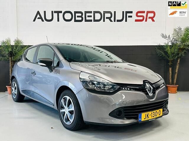 Grijs Gebruikt 2016 Renault Clio IV Authentique Hatchback | € 7.500 (Goede deal) - Afbeelding 1/4