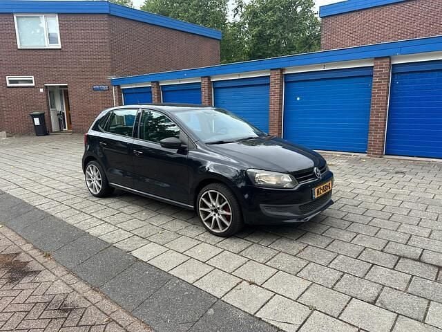 Zwart Gebruikt 2010 VW Polo Comfortline Hatchback | € 3.100 (Eerlijke prijs) - Afbeelding 1/4