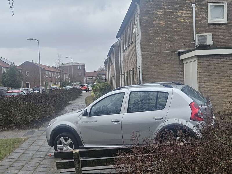 Zilver Gebruikt 2010 Dacia Sandero Stepway Hatchback | € 2.500 (Eerlijke prijs) - Afbeelding 1/4