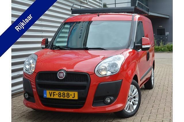 Rood Gebruikt 2013 Fiat Doblò MPV | € 6.999 (Eerlijke prijs) - Afbeelding 1/4