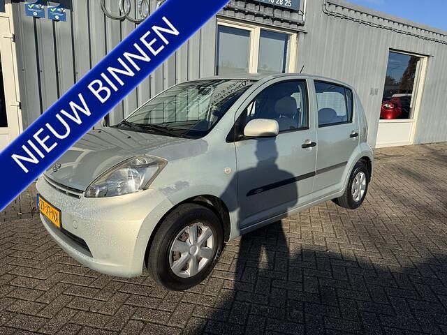 Beige Gebruikt 2007 Daihatsu Sirion Hatchback | € 1.499 (Goede deal) - Afbeelding 1/4