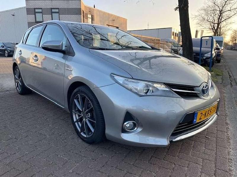 Grijs Gebruikt 2013 Toyota Auris Hybrid Hatchback | € 8.950 (Duur) - Afbeelding 1/4