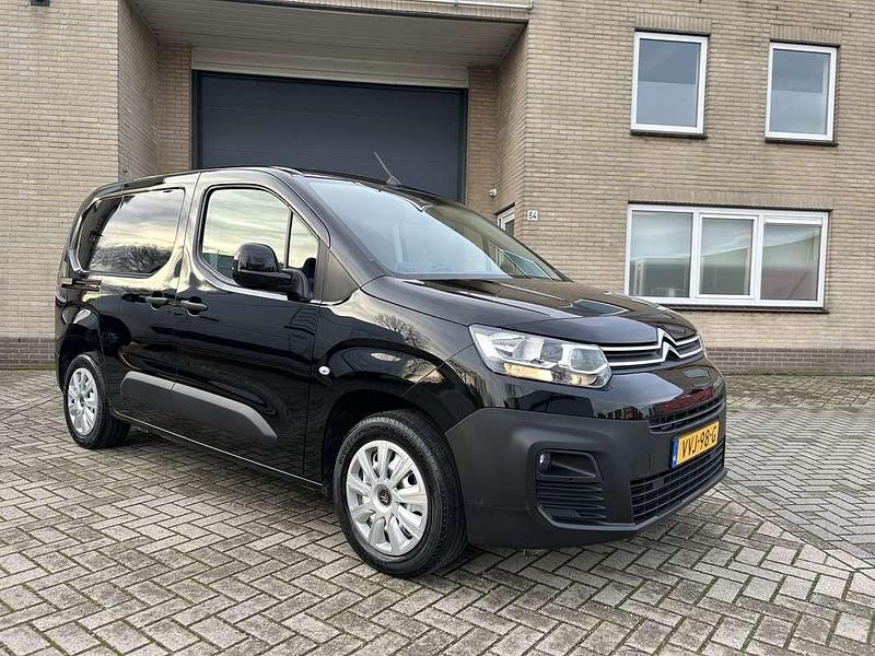 Zwart Occasion 2023 Citroën Berlingo MPV | € 18.500 (Eerlijke prijs) - Afbeelding 1/4