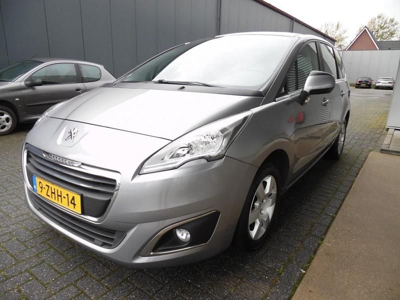 Grijs Gebruikt 2015 Peugeot 5008 Active MPV | € 7.950 (Iets duurder) - Afbeelding 1/4
