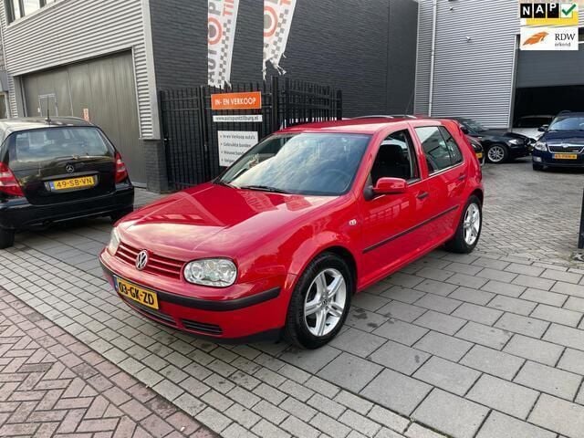 Occasion VW Golf IV Trendline 75 PK (55 kW) 2001 Rood, metallic lak Hatchback